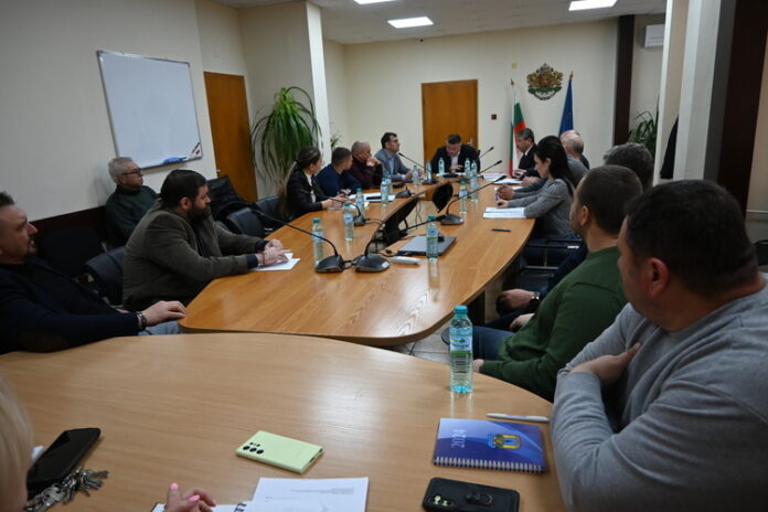 Мерки за опазване на пчелите и пчелните семейства бяха обсъдени Мерки за опазване на пчелите и пчелните семейства бяха обсъдени на работна среща в Областната администрация в Разград