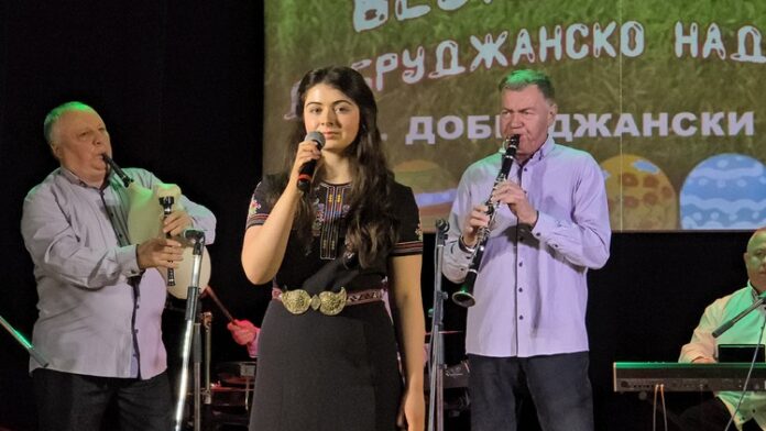 Над четири часа продължи тридесетото юбилейно издание на Великденското добруджанско надсвирване в Генерал Тошево