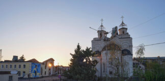 Най-малко трима души бяха убити при руски удари в Донецка област, каза украинската прокуратура