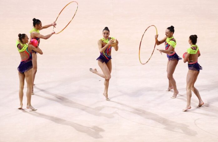 Наталия Киселова поздрави състезателките от българския ансамбъл за победата в Наталия Киселова поздрави състезателките от българския ансамбъл за победата в многобоя на Световната купа по художествена гимнастика в Баку