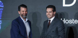 Доналд Тръмп-младши и Антони Тренчев по време на събитие на "Нексо"