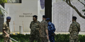 ОБНОВЕНА
                                                                                                Индия понижи дипломатическите си отношения с Пакистан след терористичното нападение в Кашмир