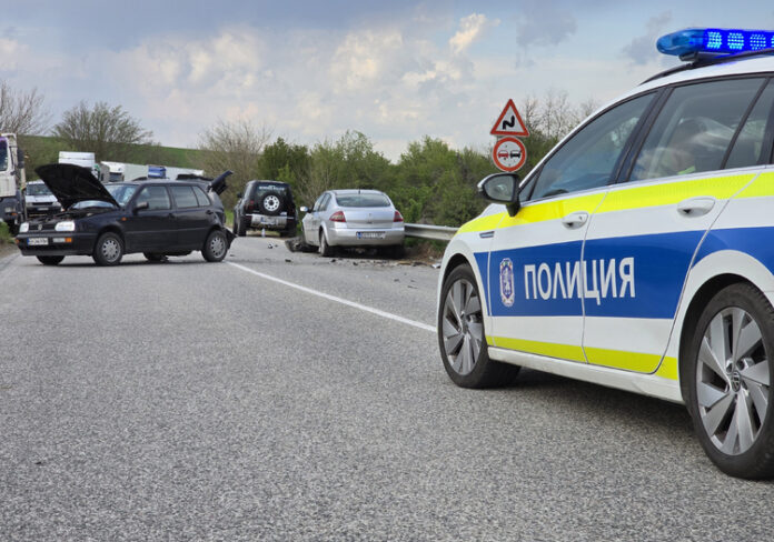 Общо 13 катастрофи са станали в страната през изминалото денонощие, няма загинали