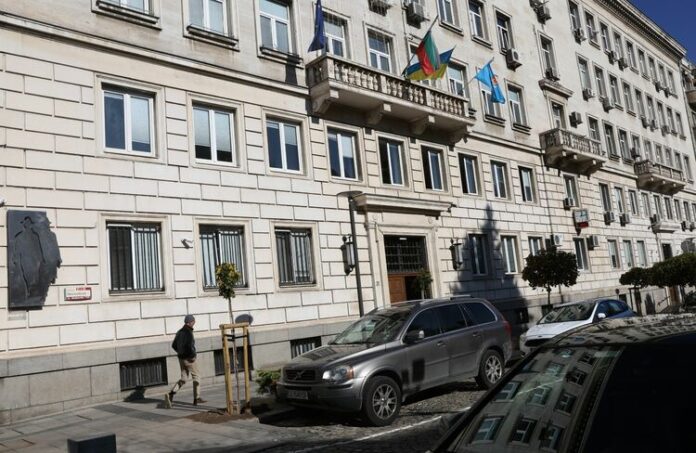 Обзор
                                                                                                От „Спаси София“ оттеглиха доверието си от кмета Васил Терзиев; той обяви, че уважава правото на всяка политическа сила да следва пътя, който смята за правилен