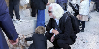 Основателят на "Уикилийкс" Джулиан Асандж присъства на погребението на папа Франциск