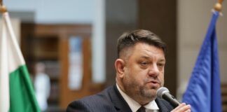 Предизвикателството е да изградим общество, в което никой не е невидим, каза Атанас Зафиров при откриването на изложба за ромската култура