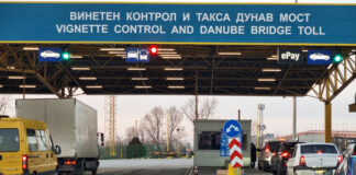 Преминаването през граничен пункт "Станке Лсичково" е през ограничен брой трасета, продължава ремонтът на Дунав мост при Русе