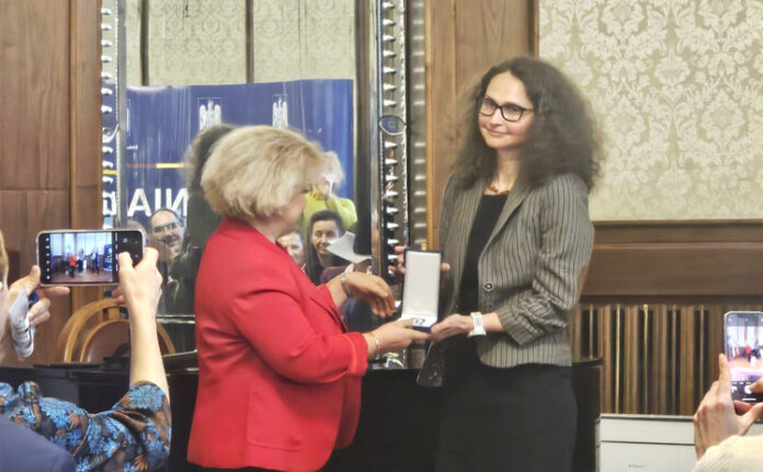 Преводачът от румънски Лора Ненковска получи орден "Културни заслуги” с ранг "Офицер" за укрепване на връзките между Румъния и България