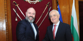 Проектите за модернизация на българската армия и изпълнението на договора за доставка на F 16 и машините „Страйкър“ обсъдиха Атанас Запрянов и Дейвид Бейкър