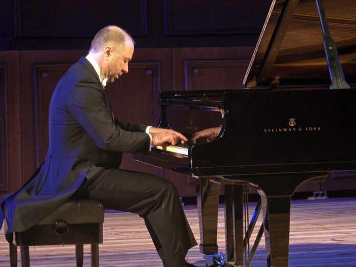 Произведения на Бах и Шопен представи пианистът Пиетро Масса във втория ден от Седмицата на камерната музика в Добрич