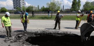 Пропаднало е част от пътното платно на бул. "Цариградско шосе" в София, взети са мерки за възстановяването на терена