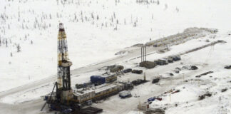 Рафинерия на "Роснефт" в Далечния изток се запали; пожарът е овладян