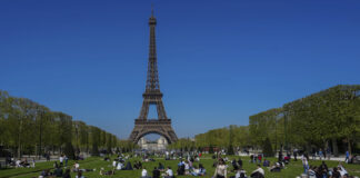 Ремонтът на Айфеловата кула вече е във финалния етап