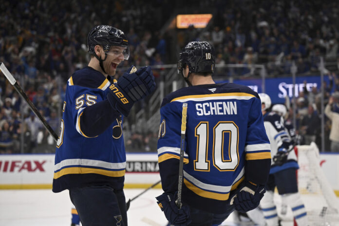 Сейнт Луис изравни серията с първенеца от редовния сезон в Сейнт Луис изравни серията с първенеца от редовния сезон в Националната хокейна лига Уинипег