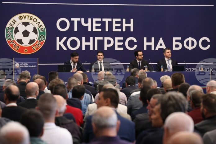 След 12-ия редовен Конгрес на БФС
                                                                                                Президентът на БФС Георги Иванов порица Илиан Илиев за вербална агресия към журналист, обясни за съвместна работа с програмата "УЕФА Grow"