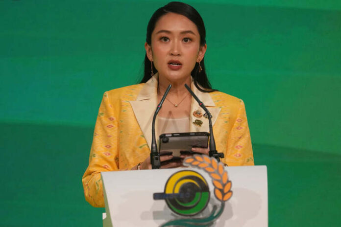 Тайландската премиерка беше приета в болница след посещението си в Камбоджа