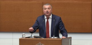 Това правителство ще продължи да работи, защото няма политическа алтернатива в този момент, заяви Драгомир Стойнев