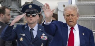 Тръмп подкрепя идеята онези народни избраници, станали наскоро родители, да могат да гласуват, като упълномощават техен колега да го направ