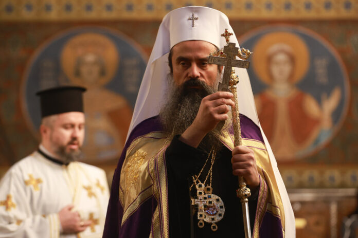 Трябва да не се страхуваме и да не се срамуваме от вярата си, каза патриарх Даниил