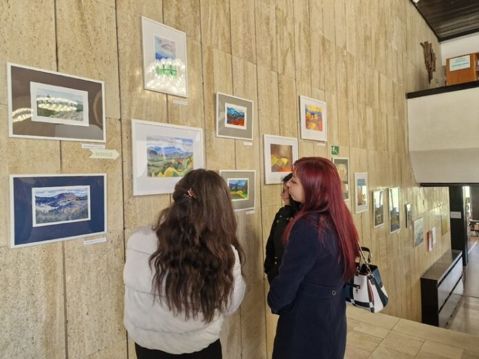 В библиотеката в Смолян откриха изложба "Пейзаж от Родопите" В библиотеката в Смолян откриха изложба "Пейзаж от Родопите"