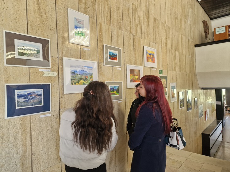 СподелиВ Регионална библиотека Николай Вранчев в Смолян бе открита изложба