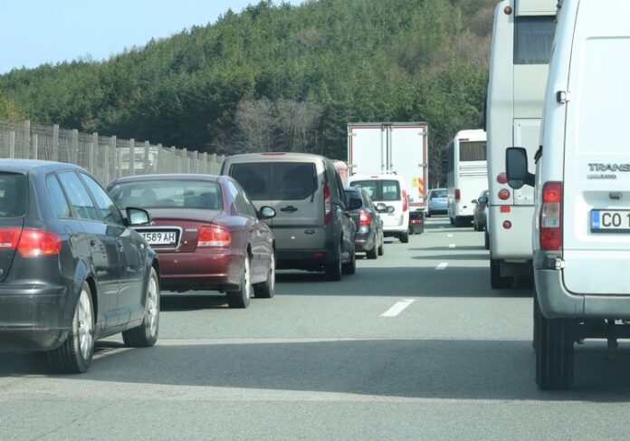 В понеделник в тунелите „Топли дол“ и „Правешки ханове“ на магистрала „Хемус“ ще има две ленти за движение към София