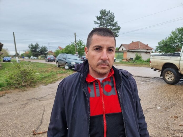 В село Лехчево са наводнени около 50 къщи, хората са стари и бедни и нямат възможност да възстановят щетите, заяви кметът Александър Александров