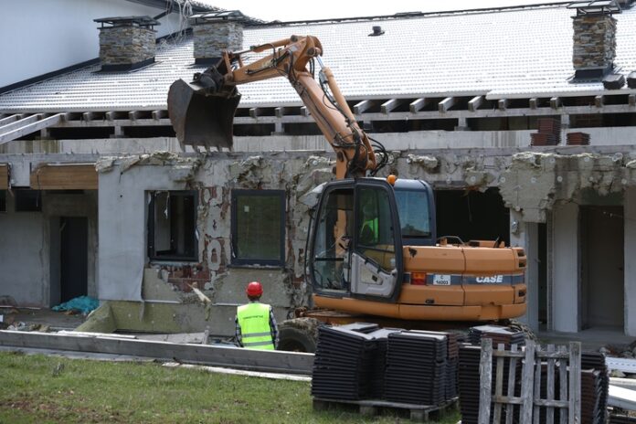 В София вече няма специални правила за "специални хора", заявява В София вече няма специални правила за "специални хора", заявява Васил Терзиев във връзка с премахването на незаконна постройка
