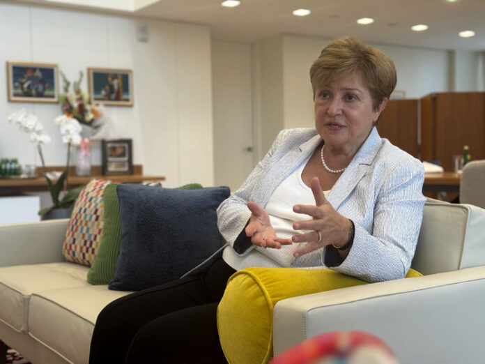 В този по-рисков свят за България е още по-важно да бъде в еврозоната, заяви в интервю за БТА управляващият директор на МВФ Кристалина Георгиева