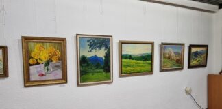 Великденска изложба представя 22 смолянски художници