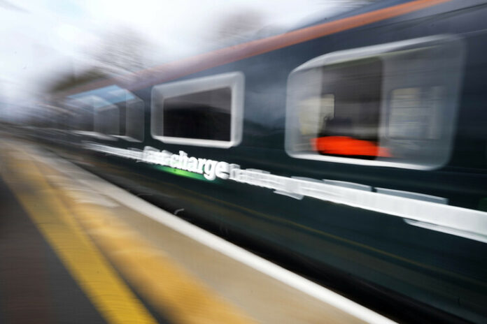 Великобритания празнува 200 г. железопътен транспорт с масово гласуване за най-добра картина по темата