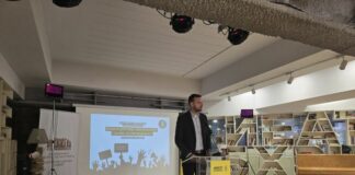 Директорът на „Амнести Интернешънъл-България“ Найден Рашков по време на представянето на годишния доклад на организацията.