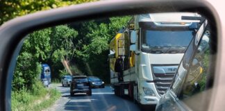 Заради студеното време и преваляванията е отложено пускането на тежкотоварни камиони през прохода Петрохан, каза директорът на ОПУ