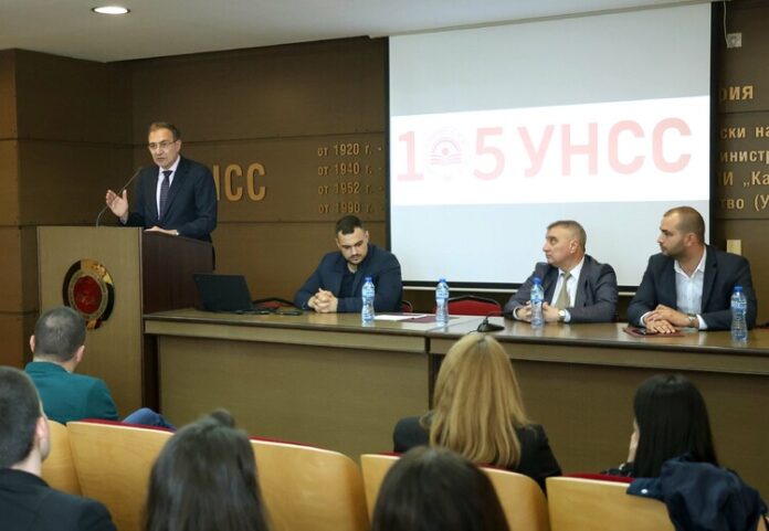 Защо е важно младите да знаят трудовите и осигурителни права, обясниха социалният министър и експерти пред студенти от УНСС