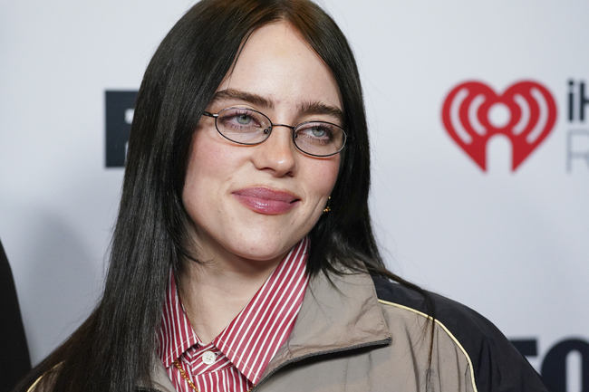 СподелиИзпълнителката Били Айлиш бе удостоена с най голямото отличие на Американските