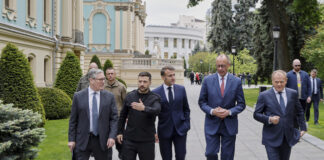 Лидерите от т. нар. Коалиция на желаещите по време на днешната им среща в Киев.