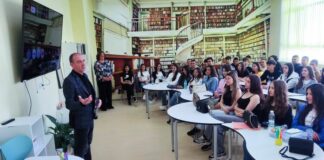 Актьорът Димитър Маринов гостува в Гоце Делчев по покана на Природо-математическата гимназия