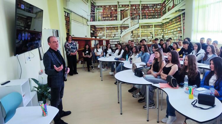 СподелиДимитър Маринов първият български актьор който се е явил на