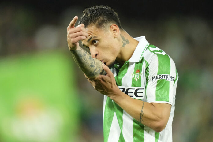 Атлетико Мадрид обмисля привличането на Антъни