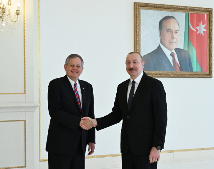 АЗЕРТАДЖ: Азербайджанският президент се срещна с американски сенатор