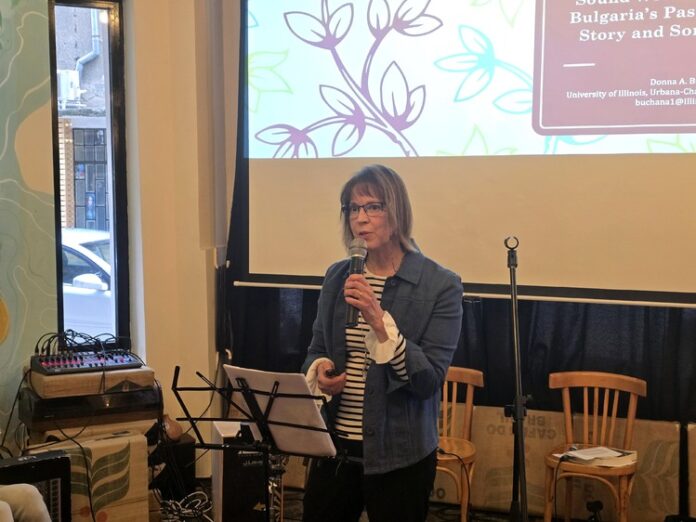 Българите пеят с такава сила и яснота, че се чува като камбанен звън, каза проф. Дона Бюканън