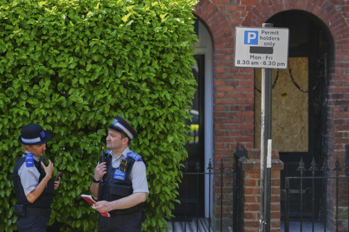 Британската полиция арестува втори заподозрян във връзка с палежи на Британската полиция арестува втори заподозрян във връзка с палежи на имоти, свързани с премиера Стармър