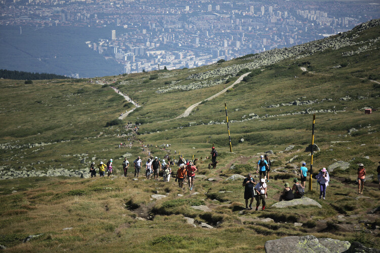 СподелиУсловията за туризъм в планините са приятни но синоптиците предвиждат