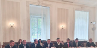 ДОПЪЛНЕНА
                                                                                                Ресорната парламентарна комисия прие общ законопроект на ГРЕБ-СДС и БСП-Обединена левица за промени в Закона за устройство на територията