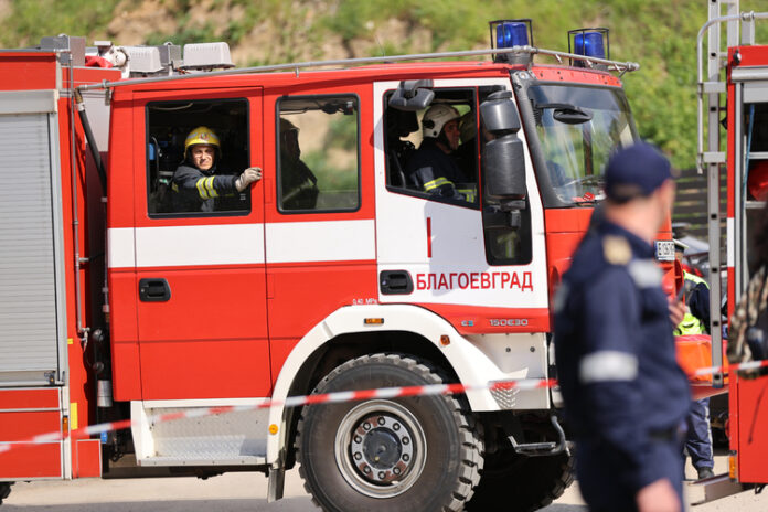 Двама души са пострадали при пожари в страната през изминалото денонощие