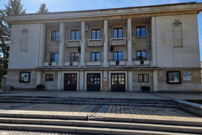 Две представления за деца в две поредни съботи на май ще представи Държавен куклен театър - Габрово в Троян