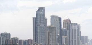 Двегодишно дете оцеля при падане от 15-ия етаж край Вашингтон