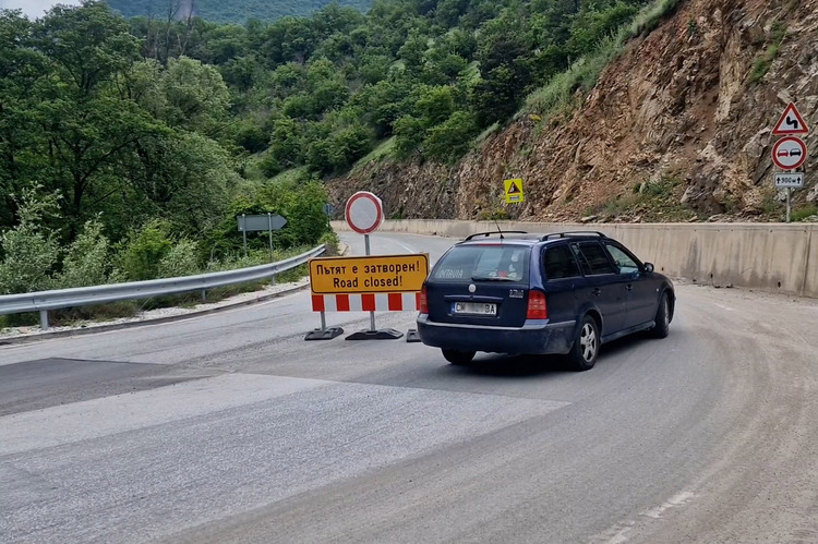 СподелиОт 0 00 ч на 31 май движението на леки автомобили