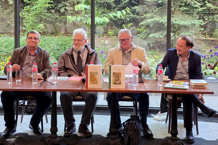 СподелиДвуезичната антология която представя българска поезия на сръбски и сръбска