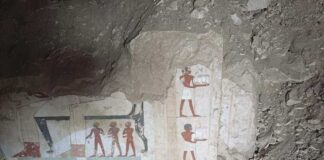 Египетски археолози откриха три гробници в Луксор